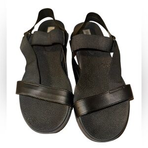 Steve Madden Black Flat Sandal Athleisure Minimalist Comfy Vacation Casual Wear